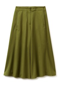 Olijfgroene wijde broek met voornaaddetails, zijzakken en een aansluitende tailleband, weergegeven op een witte achtergrond.