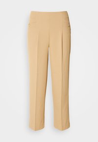 Beige skræddersyede bukser med en tekstureret overflade, der har to forlommer og dekorative guldknapper på siderne. Ret-line design.