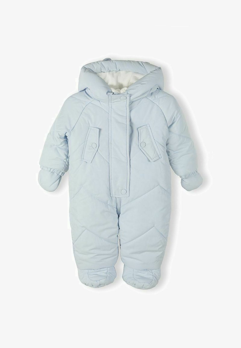Lichtblauwe gewatteerde baby sneeuwpak met capuchon, wanten bevestigd aan de mouwen en drukknoopzakken op de voorkant van de borst.