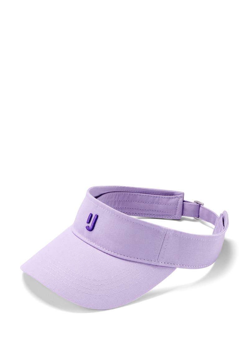 Purppurnen puuvillainen lippalakki, jossa on säädettävä hihna, edessä pieni brodeerattu logo ja leveä, tasainen lippa.