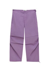 Pantalon léger violet avec une coupe décontractée, poches latérales et un détail à cordon au niveau de l'ourlet. Texture lisse et matériau durable.