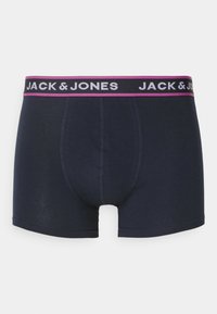 Dunkelblaue Boxershorts aus weicher Baumwolle, mit einem breiten Bund, auf dem "JACK & JONES" in Weiß und rosa Akzenten steht.
