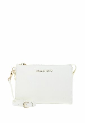 Sac Valentino blanc à surface texturée, quincaillerie dorée, fermeture à glissière et une bandoulière réglable. Présente un logo embossé à l'avant.
