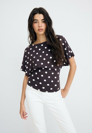 Stradivarius, SHORT SLEEVE BOAT NECK T-SHIRT - Print T-shirt - dark brown