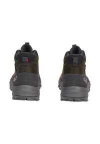 Paar olivgrüne und schwarze Wanderschuhe, von hinten gesehen, mit dicken Sohlen und Schlaufen zum Hochschieben.