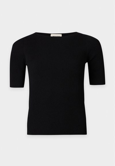 Top en maille côtelée noire à manches courtes avec un col rond et une coupe ajustée, présenté sur un fond gris clair.