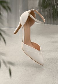 Decolleté - off-white
