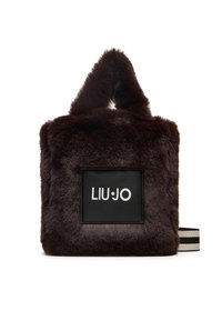 Borsa in pelliccia sintetica marrone con una toppa rettangolare in pelle nera che mostra "LIU•JO" in bianco. Presenta una texture morbida e doppi manici.