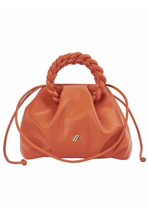 Borsa in pelle arancione dalla texture morbida con manico intrecciato, lati con coulisse e piccolo logo dorato al centro davanti.