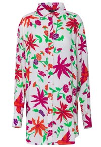 Košile s dlouhým rukávem na knoflíky z bílé látky s výraznými květinovými vzory v růžové, červené a zelené barvě. Klasický límec a volný střih.