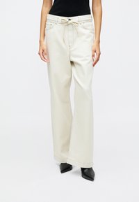 DAY Birger et Mikkelsen ELIJAH - Wide leg - ice bleached denim