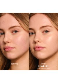 Dos retratos en primer plano de piel, uno al lado del otro. La izquierda muestra piel con imperfecciones; la derecha muestra piel más suave con un brillo natural, etiquetados como "Antes" y "Después del tono F1."