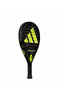 Zwarte paddle tennisracket met een gladde afwerking, voorzien van een geel grafisch patroon, geperforeerd oppervlak en een gestructureerde grip.