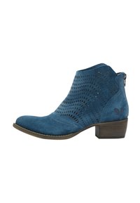 Bottines en suede bleu avec un design perforé, un petit talon carré et une fermeture éclair sur le côté. Bout arrondi avec un détail de couture contrasté.