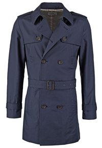Navy sininen trench-takki, joka on valmistettu sileästä kankaasta. Takissa on kaksoisnapitus, suuri kaulus, vyöllä varustettu vyötärö ja nappikiinnityksellä varustetut hihat.