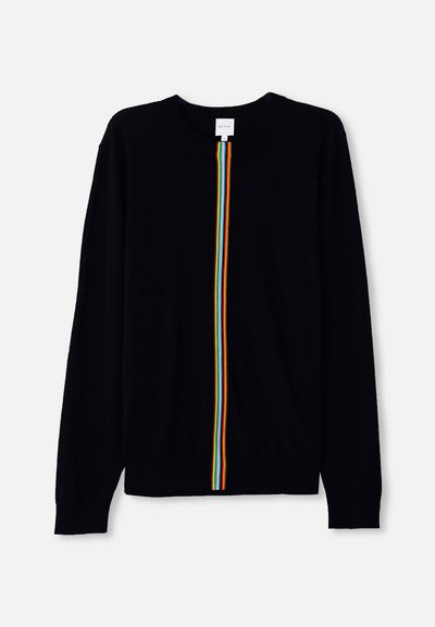 Svart genser med lange ermer, med en sentral vertikal stripe i regnbuefarger. Mykt strikket materiale med ribbede mansjetter.