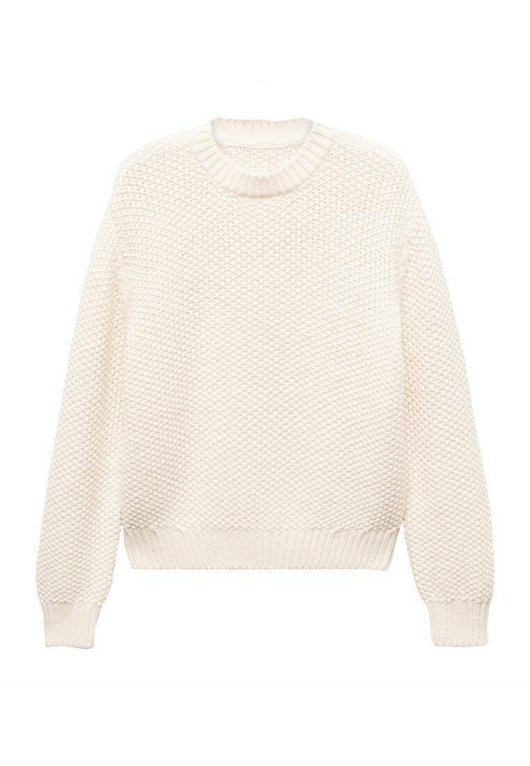 Pull en tricot couleur crème avec un motif texturé, col rond et manches longues. Ourlet et poignets côtelés accentuent le design.