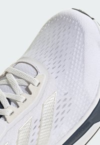 adidas Performance RESPONSE SUPER - Zapatillas running asfalto - cloud white metalic   lucid lemon