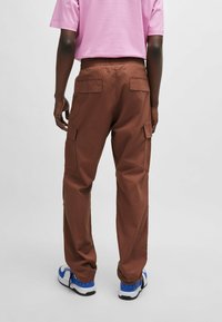 HUGO GADIC - Cargobroek - brown five