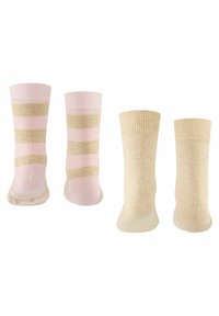 Calcetines a rayas en rosa y beige con textura acanalada; calcetines beige lisos con un acabado suave. Ambos pares tienen un diseño de longitud media.