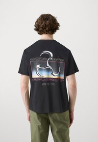 Jack & Jones JCOREFLECT TEE CREW NECK UNISEX - T-shirts med print - black