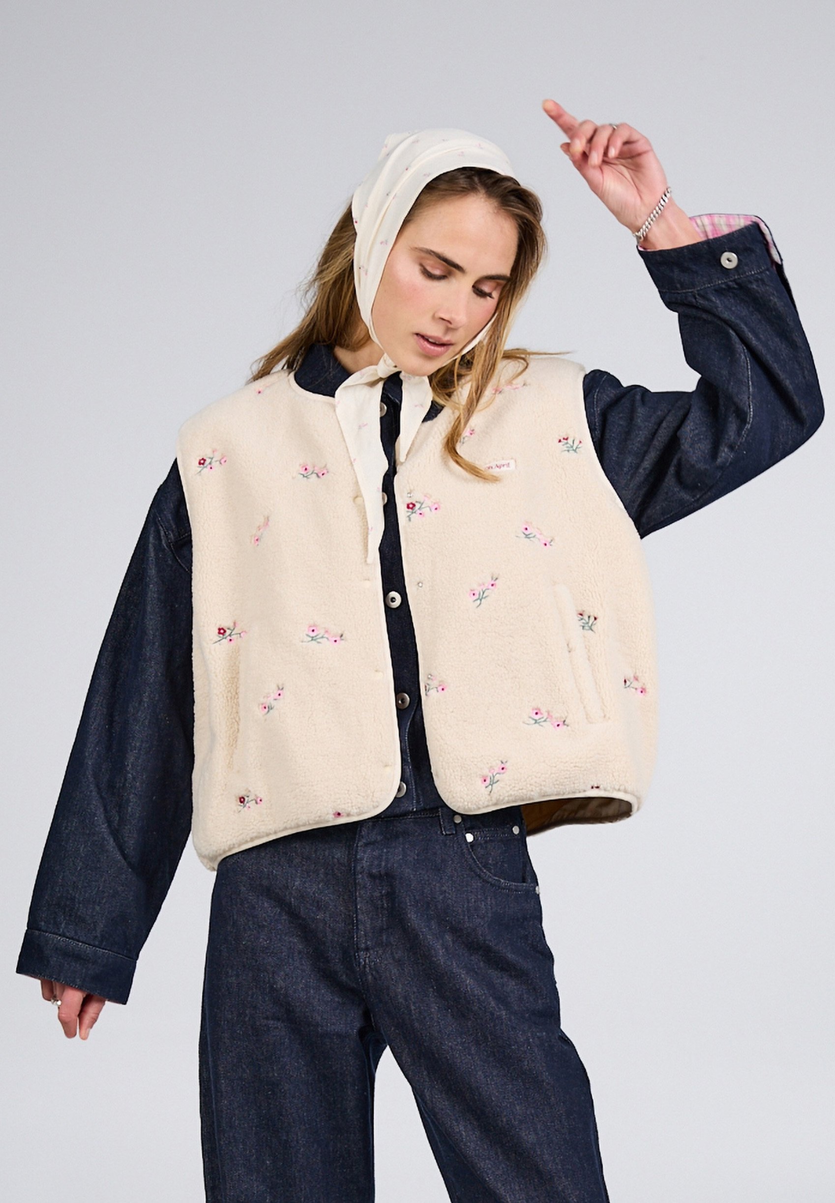 OH APRIL MAGNOLIA - Waistcoat - off white floral/off-white