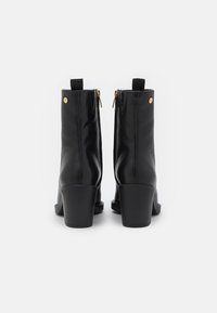 Copenhagen Shoes Botines camperos - black
