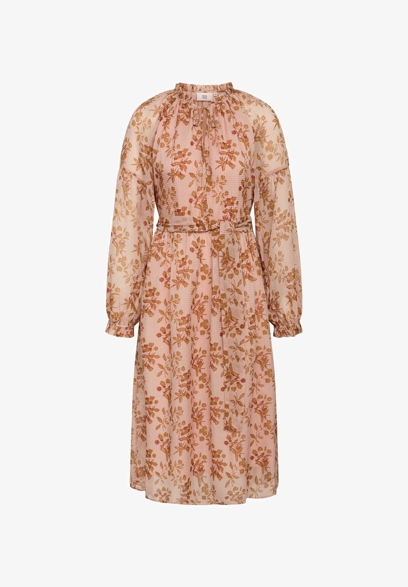 Robe midi fleurie en tissu rose transparent avec un col froncé, des manches longues et une ceinture à la taille. Présente un motif floral délicat dans des tons chauds.