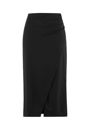 Jupe crayon noire en tissu lisse. Elle dispose d'une taille drapée et d'un design enveloppé à l'avant avec un ourlet au genou.