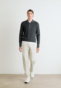 Lacoste Tepláky - hammam