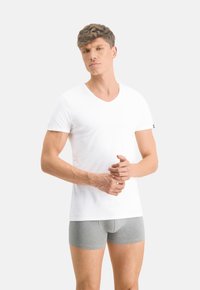 Puma 4ER PACK - BASIC V-NECK KURZARM UNI - Undertrøjer - schwarz weiß