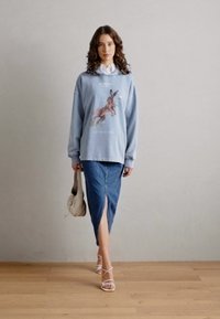 Scotch & Soda WASHED ARTWORK OVERSIZED HOODIE - Jersey con capucha - lake blue
