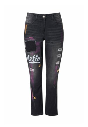 Schwarze Jeans aus Denim mit geradem Schnitt, die farbige Farbspritzer, zerstörte Patches und das Wort "Hallo" in Blau im Hüftbereich aufweisen.