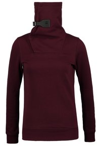 Sudadera burdeos con cuello alto, que presenta un diseño de corte cuadrado y un detalle de tira ajustable negra en el cuello. Textura suave.