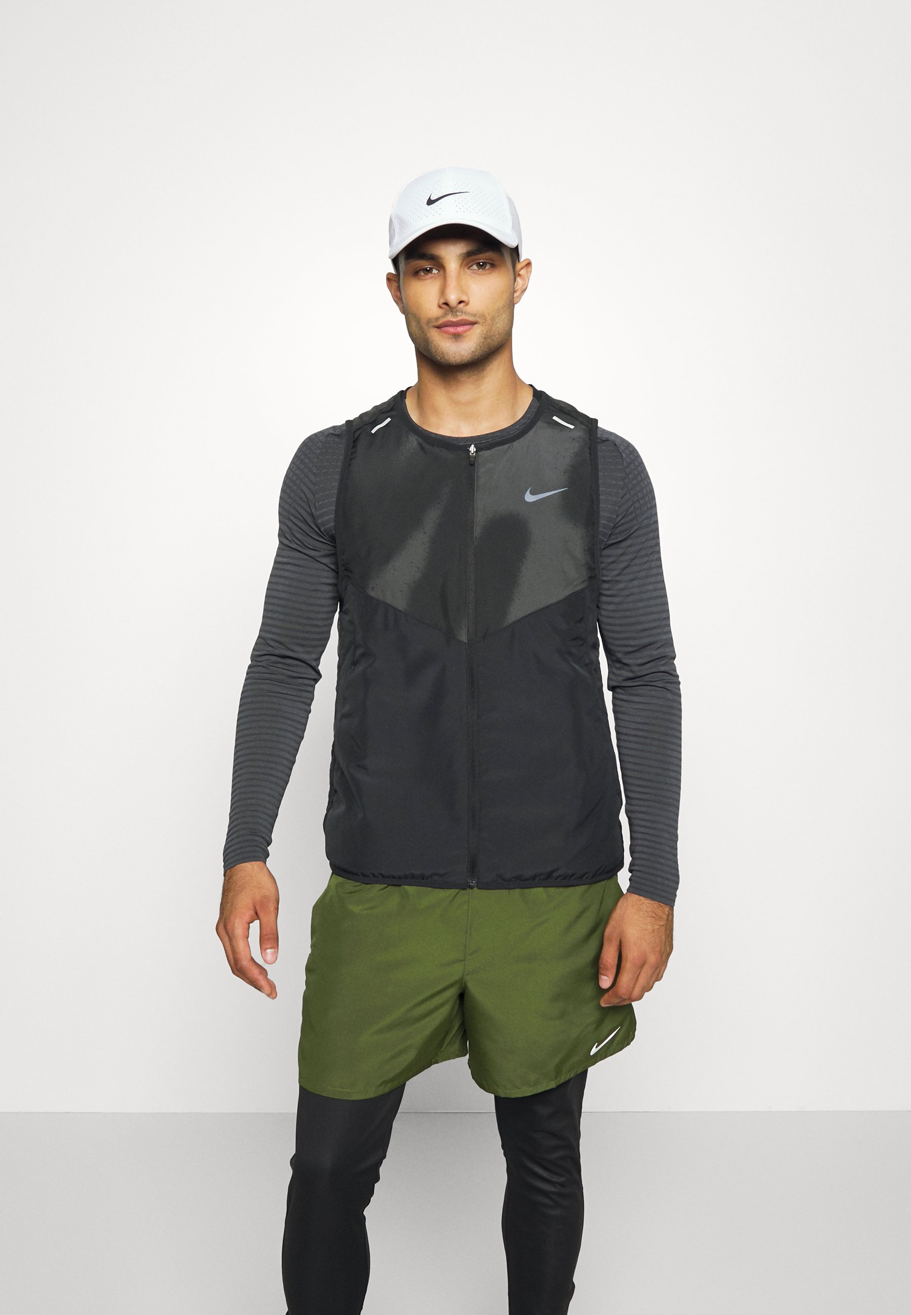 Nike Performance Bodywarmer - black/off noir/black/reflective silver/zwart  - Zalando.nl