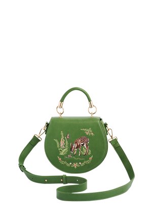 Bolso de piel verde con asa superior y correa larga, bordado con un cervatillo, flores, una mariposa y un caracol.