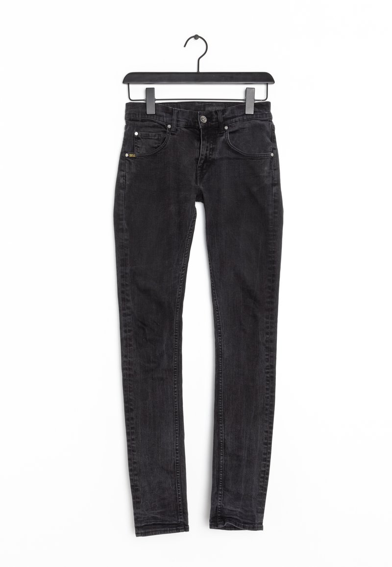 Svarta slim fit-jeans i denim, med fem fickor, dragkedja och diskret sömnad. Hänger på en svart metallgalge.