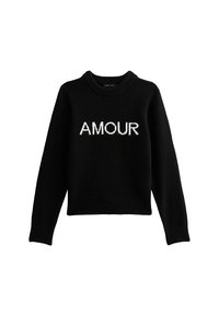 Zwarte gebreide trui met het woord "AMOUR" in witte letters op de voorkant, met een ronde halslijn en ribgebreide manchetten.