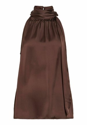 Ujjatlan barna szatén ruha magas, fodros nyakkivágással és hosszú oldal szalaggal, térdig érő, sima textúrájú.