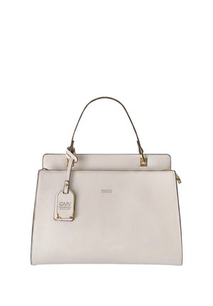 Borsa a mano in pelle color crema con un unico manico superiore, ferrature dorate e un'etichetta brandizzata con la scritta GMV Gianmarco Venturi.