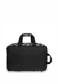 Svart tyg duffelväska med abstrakt vitt mönster. Har dubbla handtag ovanpå och en sidficka med dragkedja för förvaring och åtkomst.