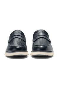 Marina läderloafers med ett texturerat vävt mönster på ovansidan, rund tå och kontrasterande krämfärgad gummisula.