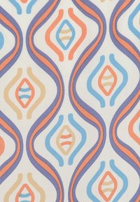 Textil con un fondo blanco y patrones ondulados en coral, azul, beige y lavanda, acentuado por formas de diamante y óvalo.