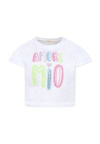 Maglietta a maniche corte bianca con la scritta "AMORE MIO" realizzata in strass colorati, di forme e dimensioni diverse, su un tessuto di cotone liscio.