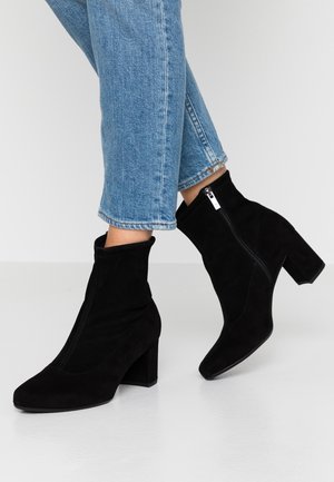 Classic ankle boots - black
