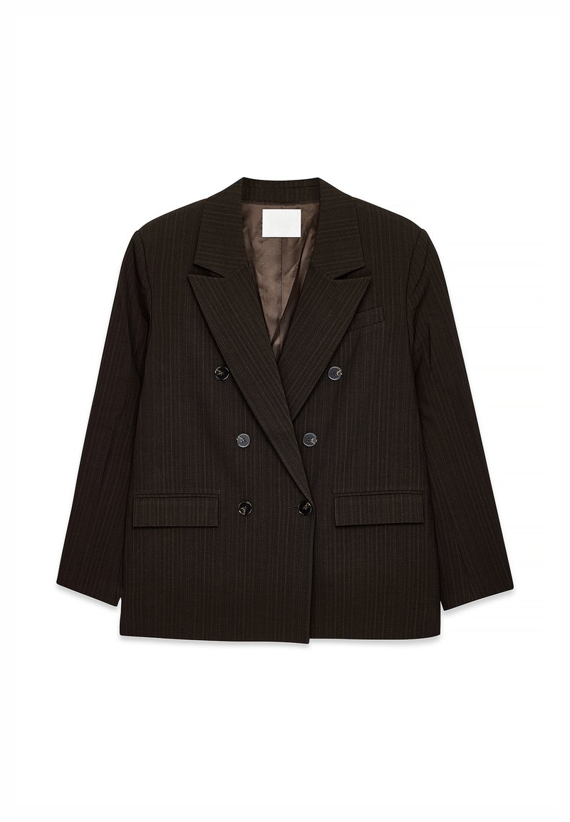 Dvojradový blazer v tmavohnedej farbe s prúžkovaným vzorom. Má klopové golieriky, štyri gombíky a dve predné vrecká. Hladká podšívka.
