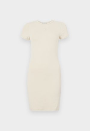 Kerge beež lühikeste varrukatega kleit, millel on kehakumerust rõhutav siluett. Valmistatud pehmest kangast, millel on rinna peal väike tikitud logo.