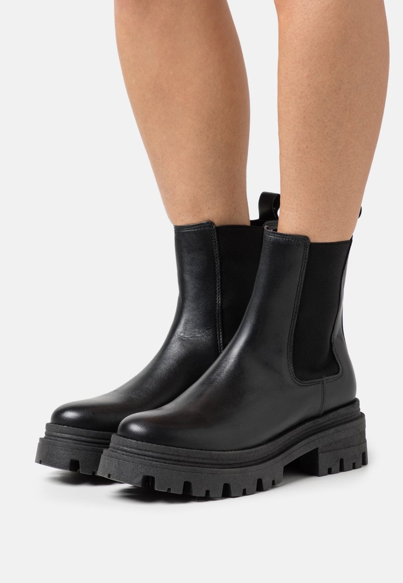 Tamaris Stivaletti con plateau - black