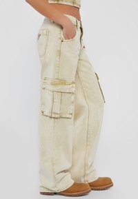 Guess Jeans a sigaretta - beige