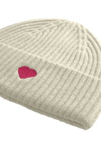 Grijze geribbelde gebreide beanie met een omgeslagen manchet, met een gestructureerde oppervlakte en een rood geborduurd hartaccent aan de voorkant.